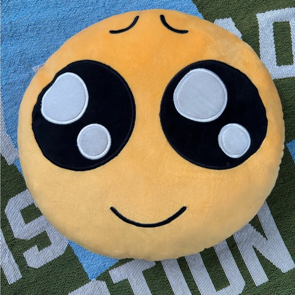 Emoji Pillow Set (2 pillows) - Picture 2 of 5